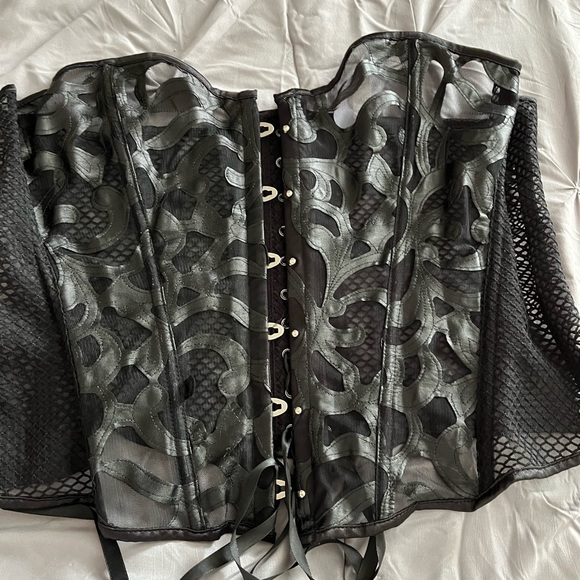 Black Corset - Picture 3 of 5